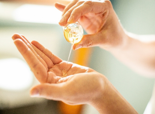 Mönichwalderhof, Massagen, Tiefenentspannung, Wellness, Oststeiermark, Wohlbefinden, Entspannung, Massagehotel, Rückenmassage, Ganzkörpermassage, Wellnessurlaub, Wellnesshotel, Hotel mit Massageangebot, Körperarbeit, Stressabbau, Auszeit für Körper und Seele, Massage Steiermark, Massagen die unter die Haut gehen, Erholung, Hotel mit Spa