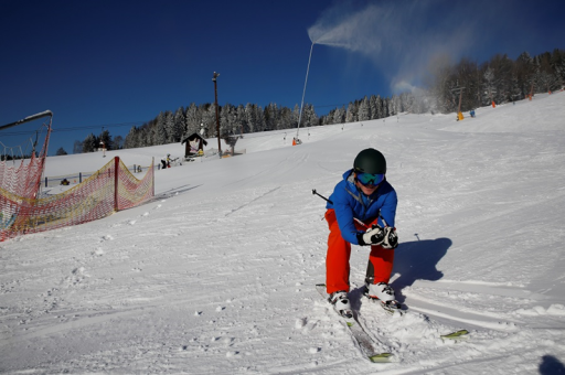 Mönichwalderhof, Skitage, Skiurlaub Steiermark, Skifahren Oststeiermark, Winterurlaub, Skiregion Joglland, Skispaß für Familien, Pauschale Skitage, Wintersport Steiermark, Hotel beim Skigebiet, Skifahren mit Komfort, Pistenspaß und Entspannung, Skigebiet Mönichwald, Skifahren und Wellness, Schnee genießen, Skiurlaub mit Halbpension, Skiferien Österreich, Wintererlebnis Oststeiermark