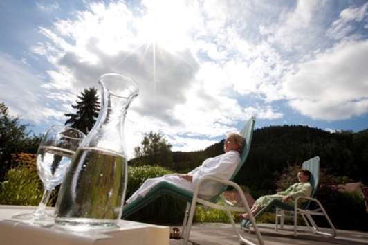 Wellnessangebote Mönichwalderhof, Urlaub Steiermark, Hotel mit Spa, Erholungsangebote Hotel, Aktivurlaub Steiermark, Romantische Wochenenden Steiermark, Wellnesshotel Österreich, Entspannungspakete Hotel, Familienurlaub Mönichwalderhof, Sommerangebote Hotel Steiermark