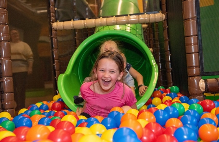 Mönichwalderhof, Ausflugsziele für Familien, Familienurlaub, Oststeiermark, Joglland, Ausflüge mit Kindern, Familienfreundlich, Freizeitaktivitäten, Kinderprogramm, Natur erleben, Urlaub mit Kindern, Ausflugstipps, Erlebnisziele Steiermark, Tierparks, Erlebnispfade, Familienausflüge, Urlaub in der Steiermark, Aktivitäten mit Kindern, Hotel für Familien, Familienabenteuer