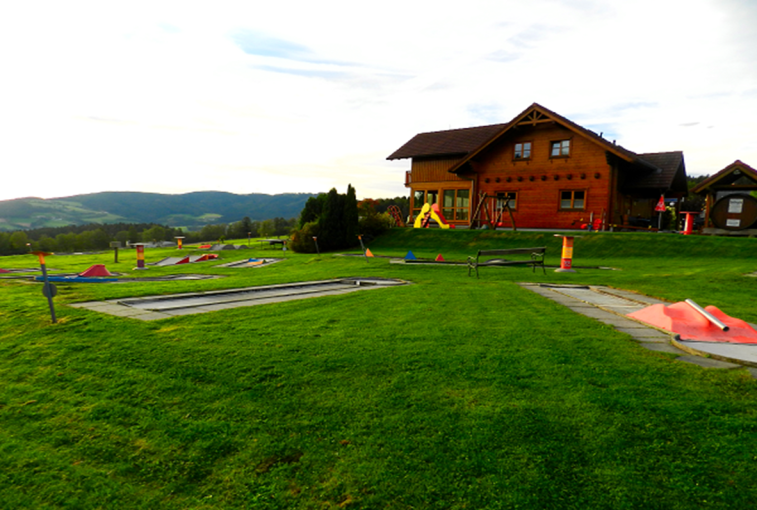 Mönichwalderhof, Ausflugsziele für Familien, Familienurlaub, Oststeiermark, Joglland, Ausflüge mit Kindern, Familienfreundlich, Freizeitaktivitäten, Kinderprogramm, Natur erleben, Urlaub mit Kindern, Ausflugstipps, Erlebnisziele Steiermark, Tierparks, Erlebnispfade, Familienausflüge, Urlaub in der Steiermark, Aktivitäten mit Kindern, Hotel für Familien, Familienabenteuer