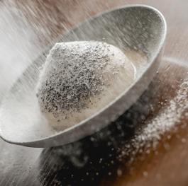 Hausgemachte Germknödel mit Mohn