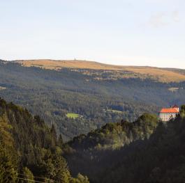 Auf mehr als 1000 Meter Seehöhe erwartet Sie eine eunderschöne Aussicht