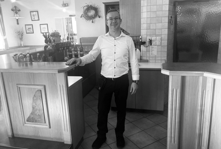 Mönichwalderhof, Unser Team, Hotelteam, Mitarbeiter, Gastfreundschaft, Herzlichkeit, Team mit Herz, persönlicher Service, Team Oststeiermark, Urlaub mit Betreuung, Hotellerie, Servicequalität, Wohlfühlteam, eingespieltes Team, Gastgeber mit Leidenschaft, steirisches Hotelpersonal, Teamurlaub, Familienhotel, Teamspirit, Hotelmitarbeiter