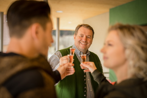 önichwalderhof, Stammgästewoche, Pauschale für Stammgäste, Urlaub für treue Gäste, Stammgast-Angebot, Oststeiermark genießen, Urlaub mit Freunden, Wiederkommen lohnt sich, Hotel Mönichwald, Verwöhnurlaub, Gemeinschaftserlebnis, Urlaub mit Herzlichkeit, Gastfreundschaft erleben, exklusive Pauschale, Woche für Stammgäste, Dankeschön für Gäste, Wohlfühlurlaub, Natur und Genuss, Urlaub in der Steiermark