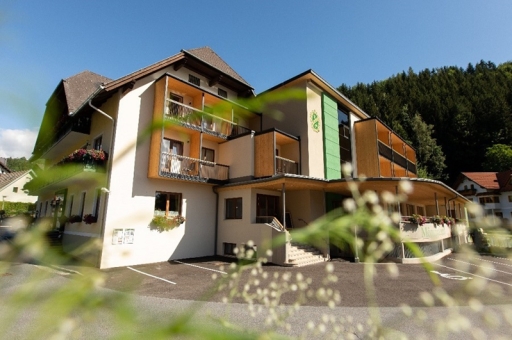 GMönichwalderhof, Hotelgeschichte, Familiengeschichte, Tradition, Oststeiermark, Familienbetrieb, Hotel mit Geschichte, steirisches Traditionshotel, Generationenbetrieb, Hotelentwicklung, Gastfreundschaft seit Jahrzehnten, Ursprung, Gastgeberfamilie, Hotellerie Steiermark, Zeitreise, Geschichte erleben, regional verwurzelt, nachhaltige Entwicklung, Hotelchronik