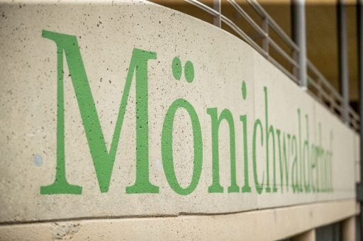 Mönichwalderhof, Hotelgeschichte, Familiengeschichte, Tradition, Oststeiermark, Familienbetrieb, Hotel mit Geschichte, steirisches Traditionshotel, Generationenbetrieb, Hotelentwicklung, Gastfreundschaft seit Jahrzehnten, Ursprung, Gastgeberfamilie, Hotellerie Steiermark, Zeitreise, Geschichte erleben, regional verwurzelt, nachhaltige Entwicklung, Hotelchronik