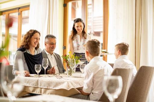 Halbpension, Landhotel, Mönichwalderhof, Hotel mit Hallenbad, Mittagessen, Frühstück, Abendessen, NAchmittagskuchen mit Kaffee, Unverträglichkeiten, GLutenfrei, Laktosefrei