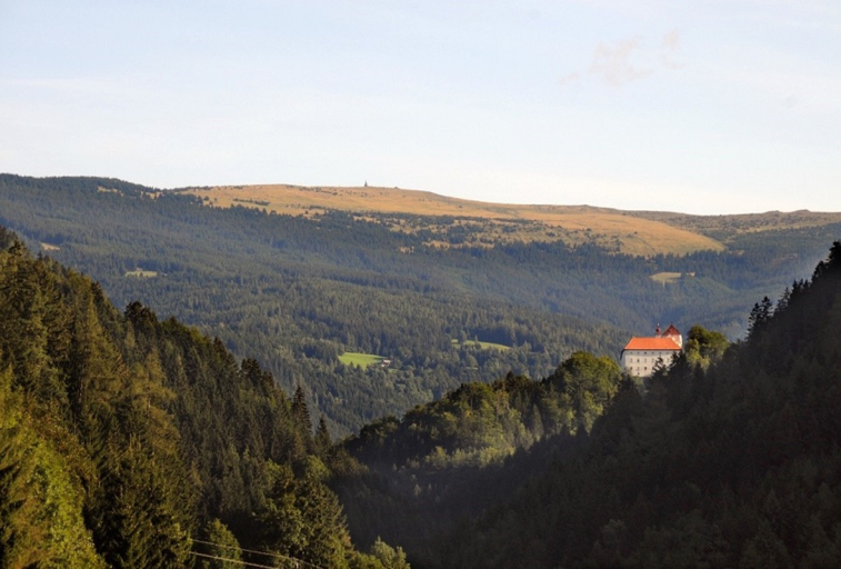 Mönichwalderhof, Ausflugsziele, Oststeiermark, Joglland, Sehenswürdigkeiten, Tagesausflüge, Naturerlebnisse, Kultur entdecken, Urlaub in der Steiermark, Ausflugstipps, Ausflugsregion, Freizeitgestaltung, Familienausflug, Natur und Kultur, Aktivurlaub, Hotel als Ausgangspunkt, Erlebnisse rund ums Hotel, Steiermark entdecken, Urlaubsort mit Ausflügen, Umgebung erleben