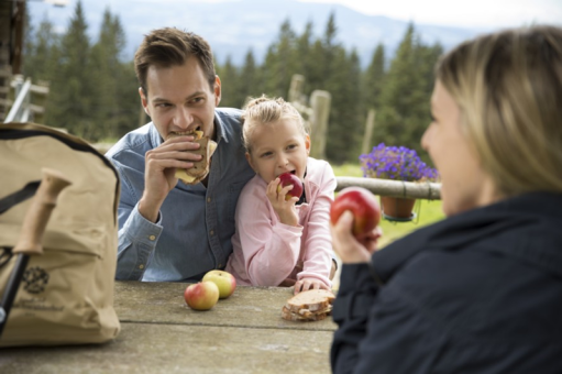 Mönichwalderhof, Radfahren, Mountainbiken, Oststeiermark, Radtouren, Bikeurlaub, Fahrradfreundliches Hotel, Radurlaub Steiermark, Mountainbike-Strecken, Radwege, Aktivurlaub, Natur erleben, Radfahren in Joglland, Hotel mit Radangebot, E-Biken, Genussradeln, Radfahren mit Aussicht, Radfahren Österreich, Radregion Oststeiermark, Rad & Wellness
