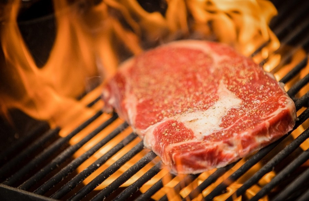 Schweinefilet, rosa gebraten, Grammel-Bratkartoffeln, Karotte, Mönichwalderhof, Steiermark, regional, Hausmannskost, Fleischgericht, Gourmet