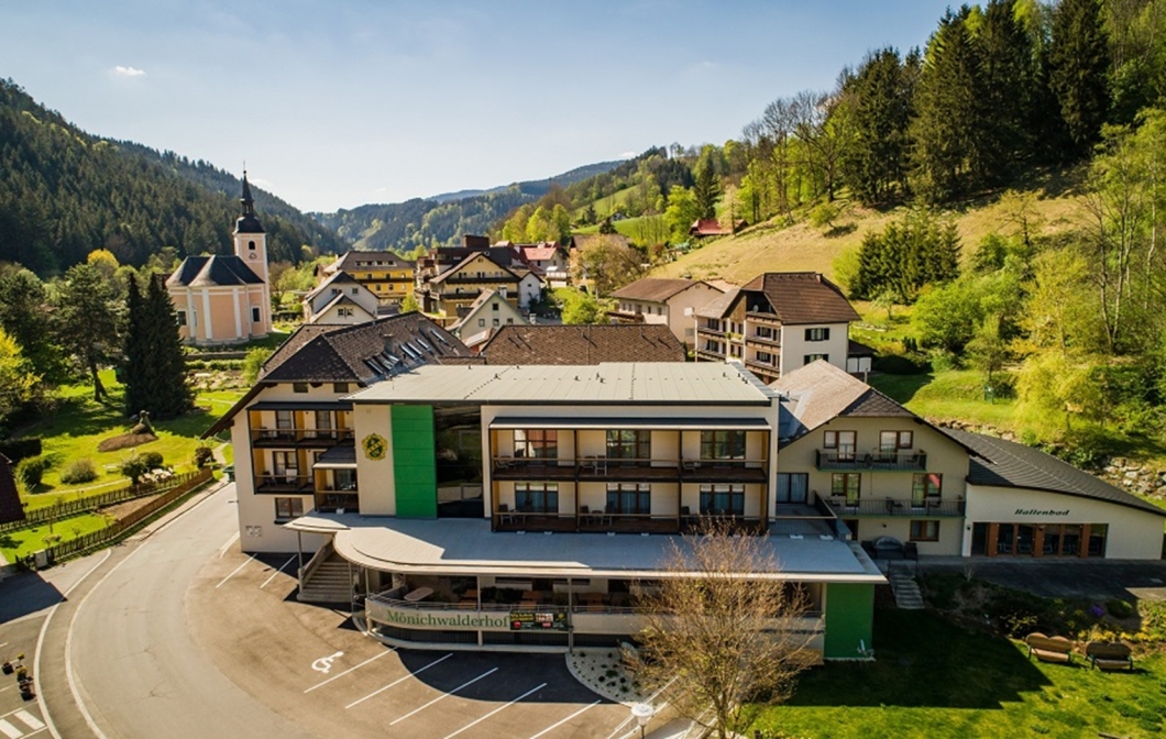 Mönichwalderhof, Jobs, Karriere, Arbeiten im Hotel, Hotellerie, Oststeiermark, Job mit Zukunft, Teamarbeit, offene Stellen, Hoteljob, Tourismusjob, Mitarbeiter gesucht, Familienbetrieb, Karrierechance, Arbeitsplatz mit Herz, Hotelkarriere, Team Mönichwalderhof, Arbeiten in der Steiermark, Gastfreundschaft, Jobangebot Hotel