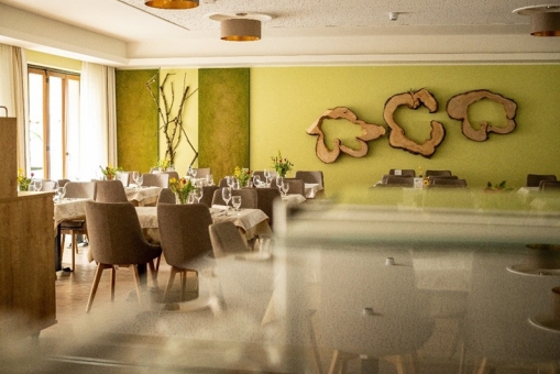 Mönichwalderhof, Jobs, Karriere, Arbeiten im Hotel, Hotellerie, Oststeiermark, Job mit Zukunft, Teamarbeit, offene Stellen, Hoteljob, Tourismusjob, Mitarbeiter gesucht, Familienbetrieb, Karrierechance, Arbeitsplatz mit Herz, Hotelkarriere, Team Mönichwalderhof, Arbeiten in der Steiermark, Gastfreundschaft, Jobangebot Hotel