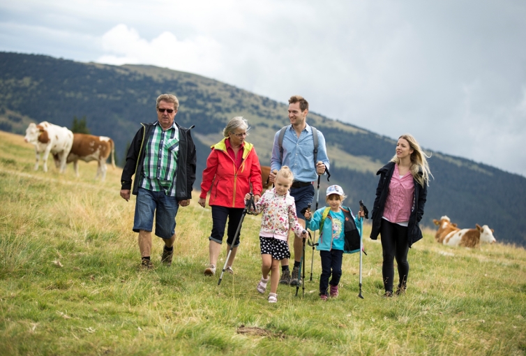 Mönichwalderhof, Blog, Neuigkeiten, Urlaubstipps, Oststeiermark, Hotelblog, Geschichten aus dem Hotel, Genussmomente, Wandertipps, Ausflugstipps, Hinter den Kulissen, Gastgeber erzählen, Familienhotel, regionale Erlebnisse, Urlaub in der Steiermark, saisonale Highlights, Hotelnews, Urlaubsgeschichten, Einblicke, Urlaub erleben