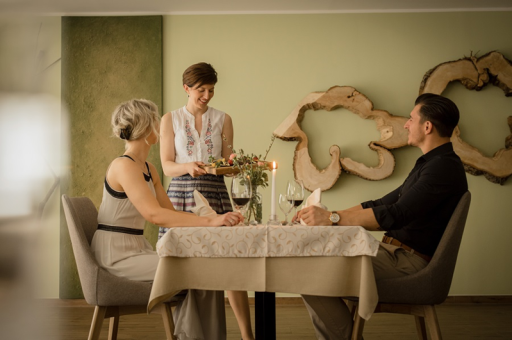 Mönichwalderhof, Genusstage, Genussurlaub, Kulinarik, Oststeiermark, Pauschalangebot, Hotel mit Halbpension, regionale Küche, Feinschmeckerurlaub, Wellness und Genuss, Urlaub für Genießer, Kulinarikreise, Steiermark erleben, Essen und Entspannen, Verwöhnurlaub, Genussmomente, Erholung und Kulinarik, Hotel in der Steiermark, Genussregion