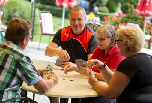 Karten spielen, Hotel Mönichwalderhof, Urlaub im Joglland 