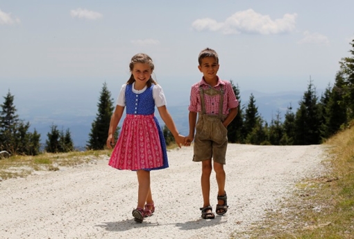 Mönichwalderhof, Urlaub mit Hund, Steiermark, hundefreundlich, Hotel mit Hund erlaubt, Hunde willkommen, Wandern mit Hund, Urlaub in der Natur, Oststeiermark, Ferien mit Hund, Urlaub für Hundebesitzer, Hundeurlaub Österreich, Gassiwege, Hotel mit Hundeservice, tierfreundlicher Urlaub, Hund und Herrchen, Hundehotel Steiermark, Aktivurlaub mit Hund, Haustiere erlaubt