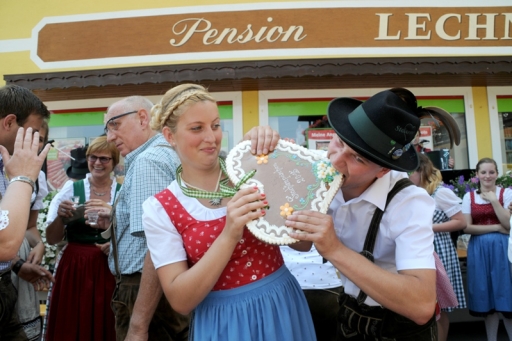 Mönichwalderhof, Krapfenkirtag, Mönichwald, Tradition, Brauchtum, Steiermark, Oststeiermark, Veranstaltung, Kirtag, Krapfenfest, regionale Spezialitäten, Volksfest, Genussregion, süße Köstlichkeiten, Familienfest, Kulinarik, Urlaub mit Fest, Feste im Joglland, Herbstveranstaltung, Kultur erleben, Hotel in Mönichwald