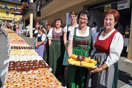 Mönichwalderhof, Krapfenkirtag, Mönichwald, Tradition, Brauchtum, Steiermark, Oststeiermark, Veranstaltung, Kirtag, Krapfenfest, regionale Spezialitäten, Volksfest, Genussregion, süße Köstlichkeiten, Familienfest, Kulinarik, Urlaub mit Fest, Feste im Joglland, Herbstveranstaltung, Kultur erleben, Hotel in Mönichwald
