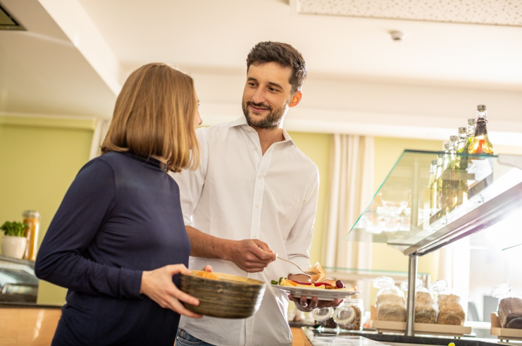 Mönichwalderhof, Midweek-Angebot, Urlaub unter der Woche, Midweek-Pauschale, Kurzurlaub Steiermark, Oststeiermark genießen, Hotelangebot werktags, Wellnessurlaub, Erholung im Joglland, günstiger Urlaub, Wochenmitte-Angebot, Natururlaub, Hotel mit Pauschalen, entspannter Wochenstart, Auszeit in der Woche, Wellness und Genuss, Midweek-Special, Urlaub Steiermark werktags