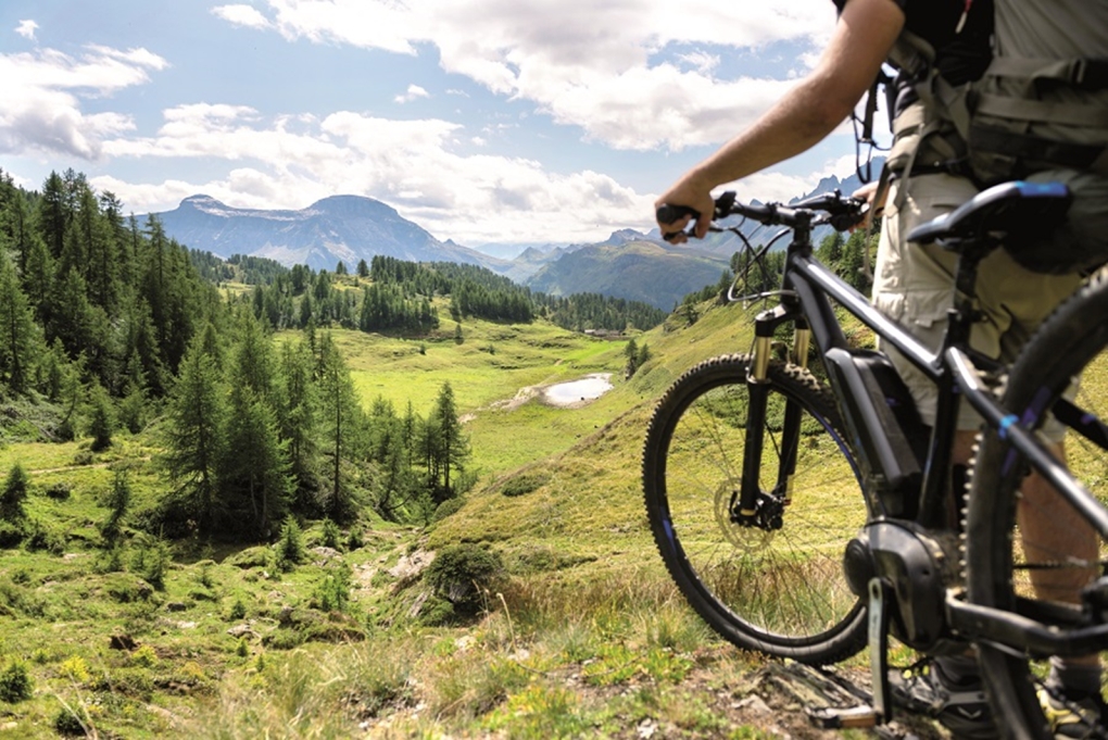 Mönichwalderhof, Radwege, Radfahren, Oststeiermark, Radtouren, E-Bike, Fahrradurlaub, Aktivurlaub, Natur erleben, Radregion Steiermark, Radausflug, Genussradeln, Hotel mit Radwegen, Urlaub mit dem Fahrrad, Radurlaub Österreich, Mountainbike, Radfahren mit Aussicht, familienfreundliche Radwege, Radeln in der Natur, Radurlaub Steiermark